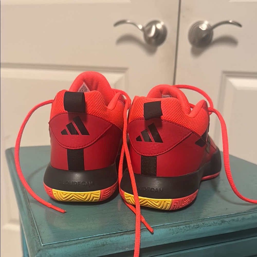 adidas Kids Sneakers Red and Black - Picture 5 of 5
